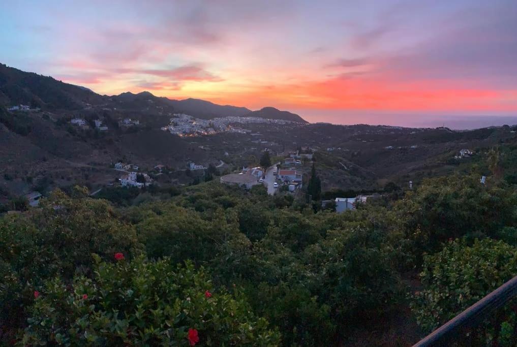 Villa En Frigiliana Con Piscina, Jacuzzi Y Espectaculares Vistas Exterior photo